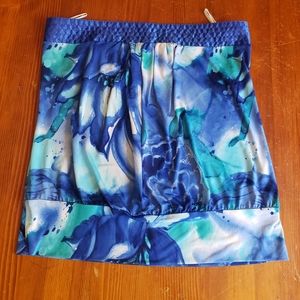 Blue and white marbled tube tob